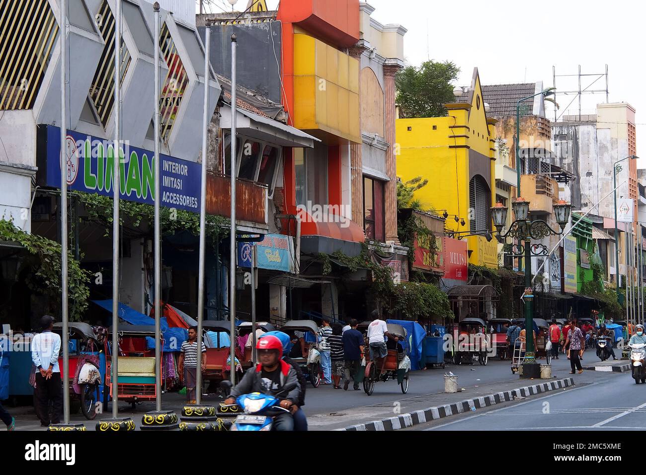 https://mdw-travel-data-us-east-1.s3.amazonaws.com/img/country/Indonesia/Malioboro-Street/img_01.jpg