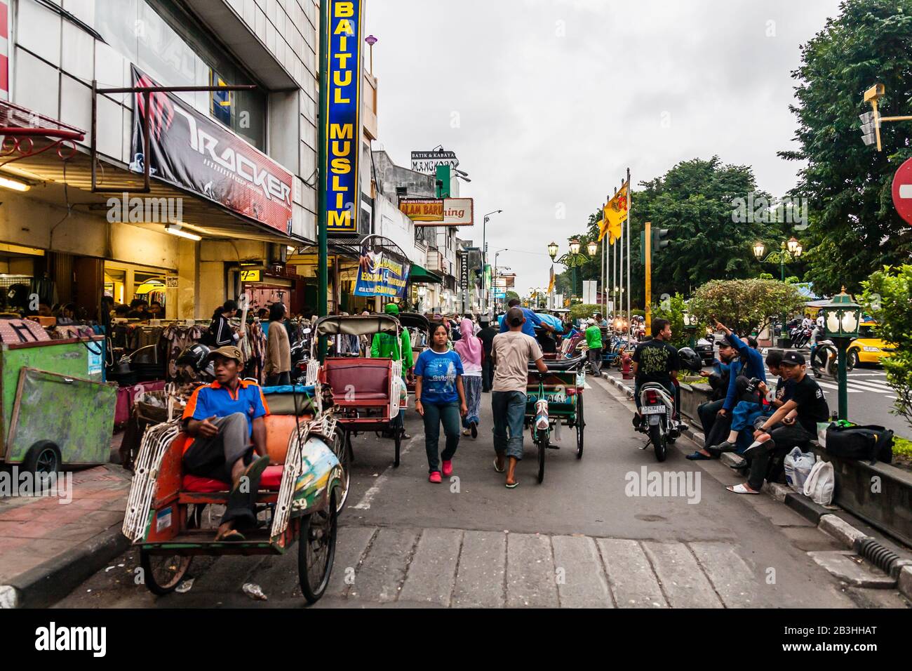 https://mdw-travel-data-us-east-1.s3.amazonaws.com/img/country/Indonesia/Malioboro-Street/img_03.jpg