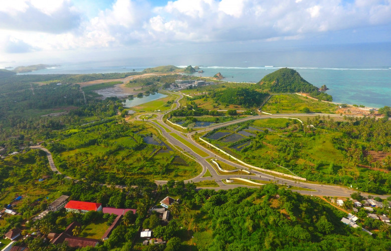 https://mdw-travel-data-us-east-1.s3.amazonaws.com/img/country/Indonesia/Mandalika-Cultural-Village/img_02.jpg