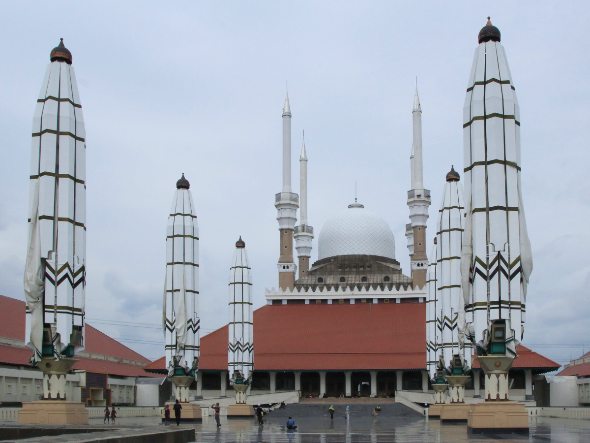https://mdw-travel-data-us-east-1.s3.amazonaws.com/img/country/Indonesia/Masjid-Agung-Jawa-Tengah/img_03.jpg