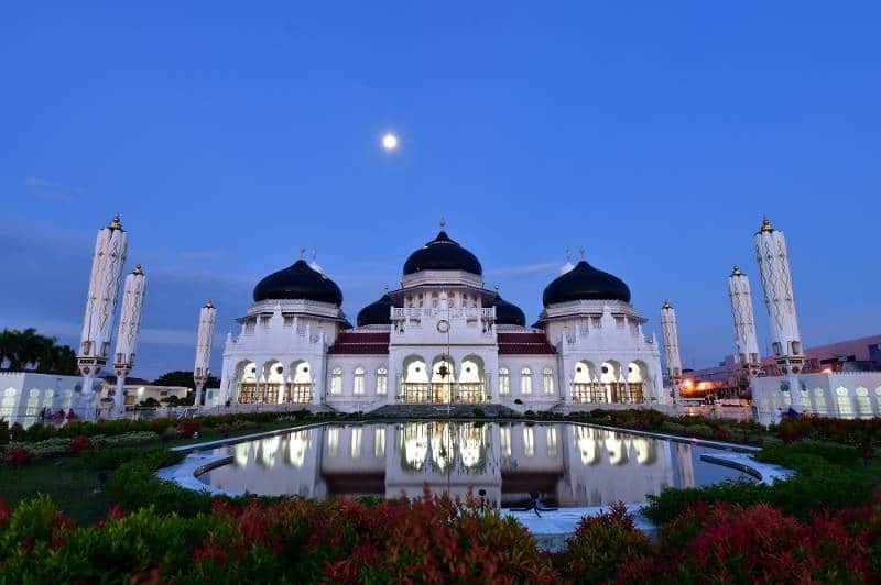 https://mdw-travel-data-us-east-1.s3.amazonaws.com/img/country/Indonesia/Masjid-Raya-Baiturrahman/img_03.jpg