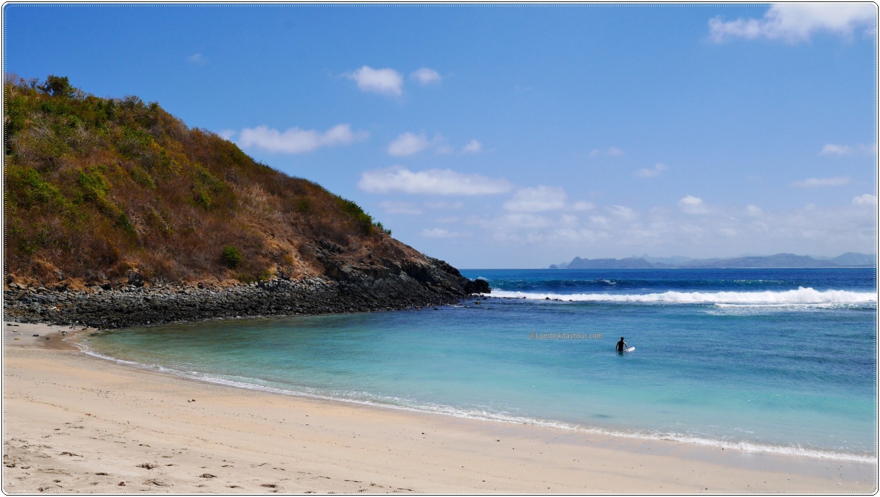 https://mdw-travel-data-us-east-1.s3.amazonaws.com/img/country/Indonesia/Mawi-Beach/img_02.jpg