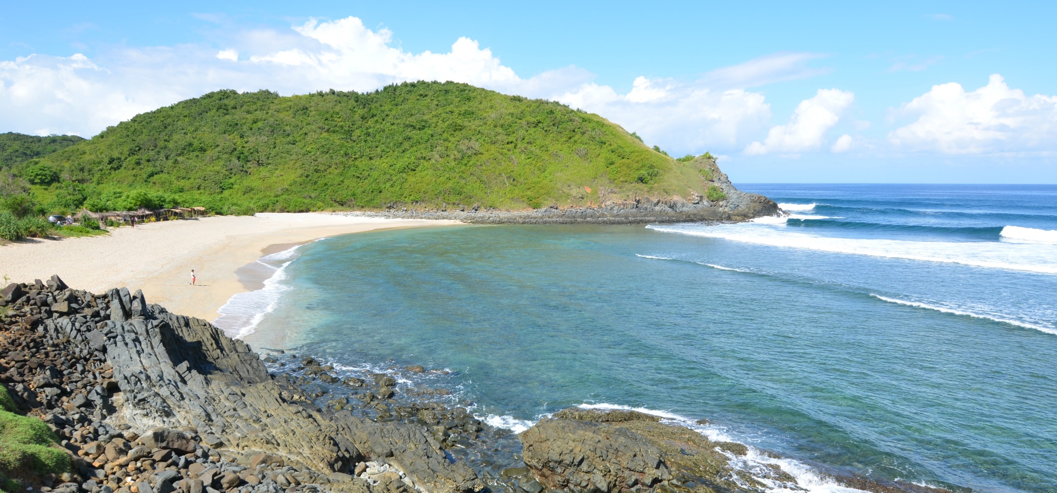 https://mdw-travel-data-us-east-1.s3.amazonaws.com/img/country/Indonesia/Mawi-Beach/img_03.jpg