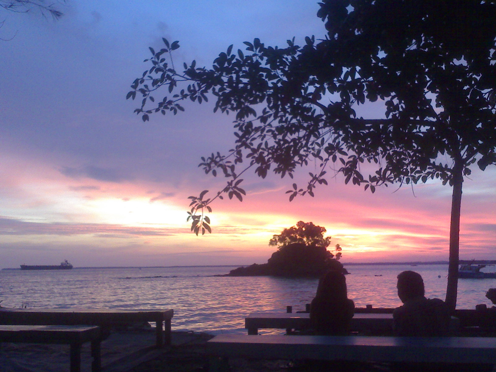 https://mdw-travel-data-us-east-1.s3.amazonaws.com/img/country/Indonesia/Melawai-Beach/img_02.jpg