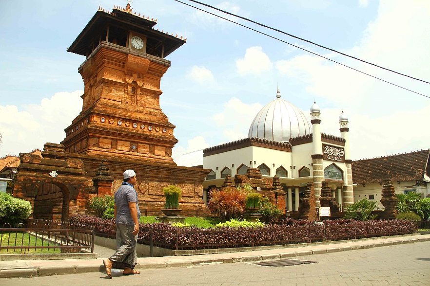 https://mdw-travel-data-us-east-1.s3.amazonaws.com/img/country/Indonesia/Menara-Kudus-Mosque/img_02.jpg