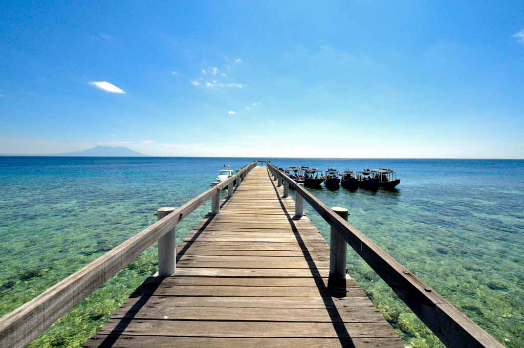 https://mdw-travel-data-us-east-1.s3.amazonaws.com/img/country/Indonesia/Menjangan-Island/img_01.jpg