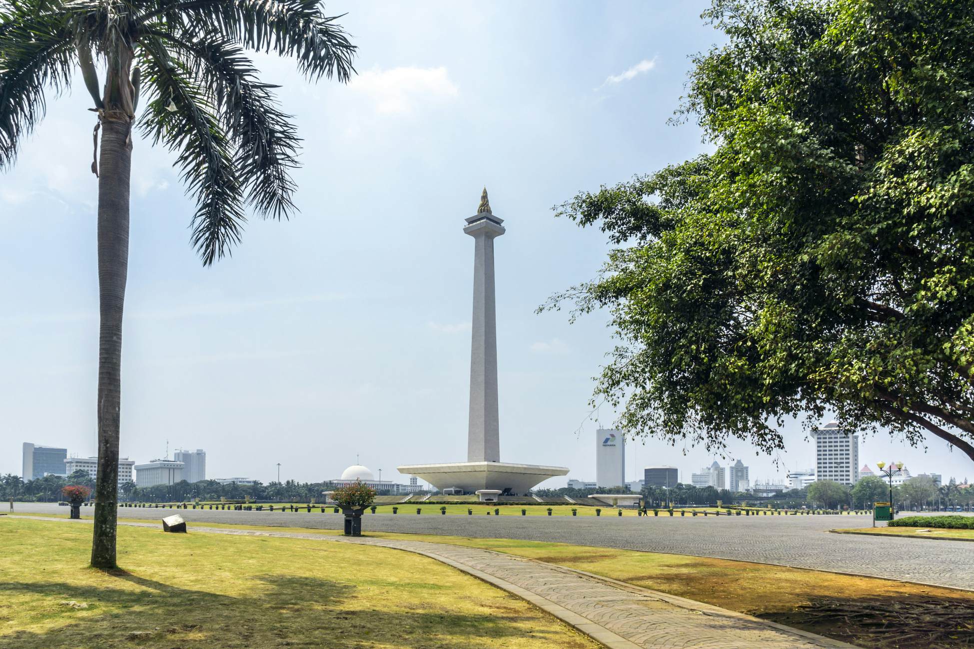 https://mdw-travel-data-us-east-1.s3.amazonaws.com/img/country/Indonesia/Merdeka-Walk/img_00.jpg