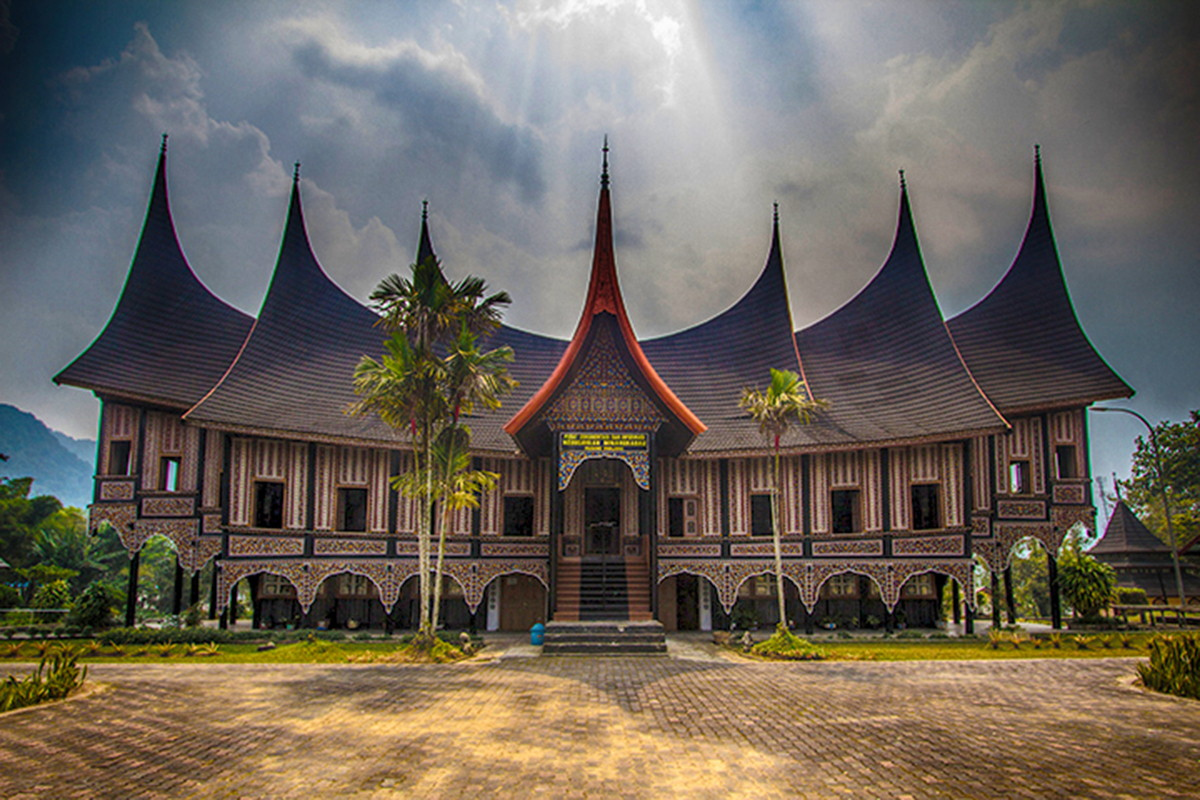 https://mdw-travel-data-us-east-1.s3.amazonaws.com/img/country/Indonesia/Minangkabau-Cultural-Center/img_01.jpg