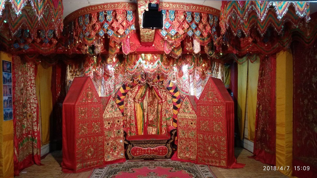 https://mdw-travel-data-us-east-1.s3.amazonaws.com/img/country/Indonesia/Minangkabau-Cultural-Center/img_02.jpg