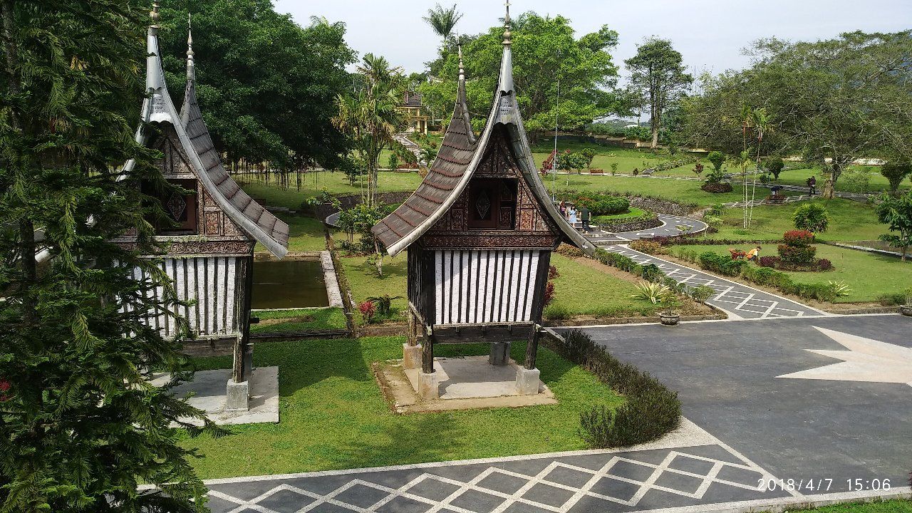https://mdw-travel-data-us-east-1.s3.amazonaws.com/img/country/Indonesia/Minangkabau-Cultural-Center/img_03.jpg