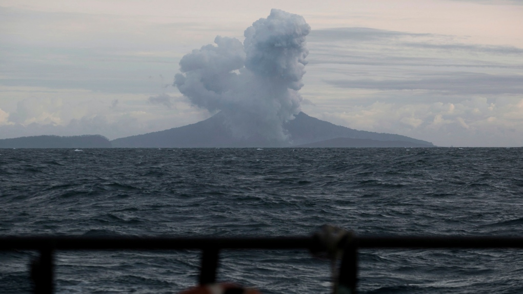 https://mdw-travel-data-us-east-1.s3.amazonaws.com/img/country/Indonesia/Mount-Anak-Krakatau/img_03.jpg