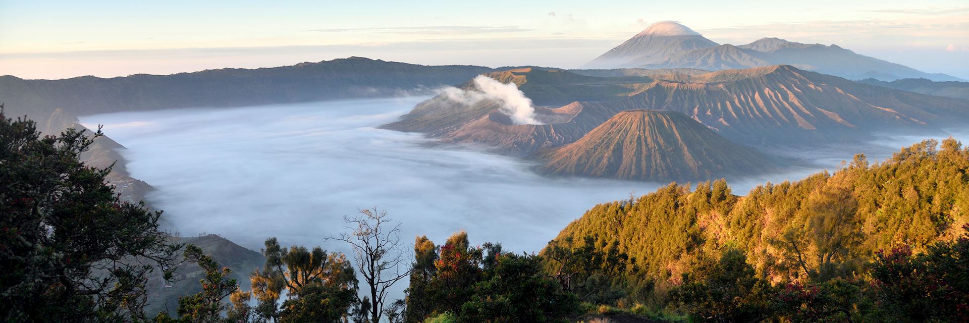 https://mdw-travel-data-us-east-1.s3.amazonaws.com/img/country/Indonesia/Mount-Bromo/img_03.jpg