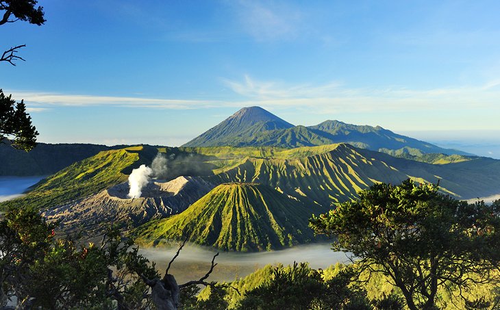 https://mdw-travel-data-us-east-1.s3.amazonaws.com/img/country/Indonesia/Mount-Bromo/img_04.jpg