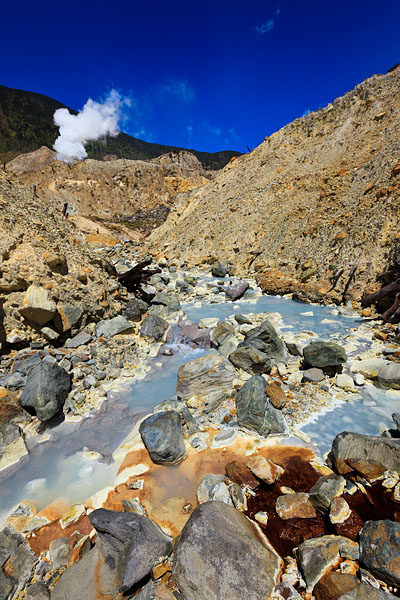 https://mdw-travel-data-us-east-1.s3.amazonaws.com/img/country/Indonesia/Mount-Papandayan/img_05.jpg