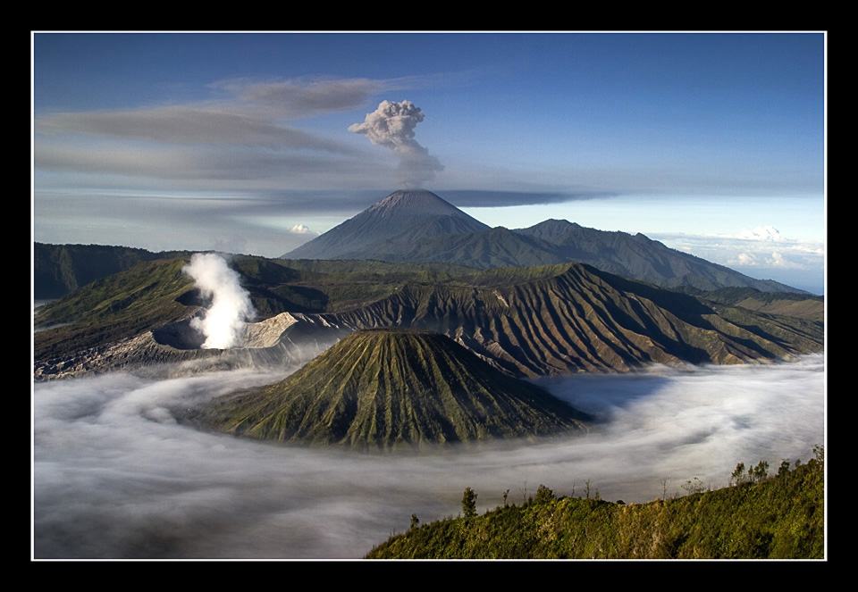 https://mdw-travel-data-us-east-1.s3.amazonaws.com/img/country/Indonesia/Mount-Semeru/img_00.jpg