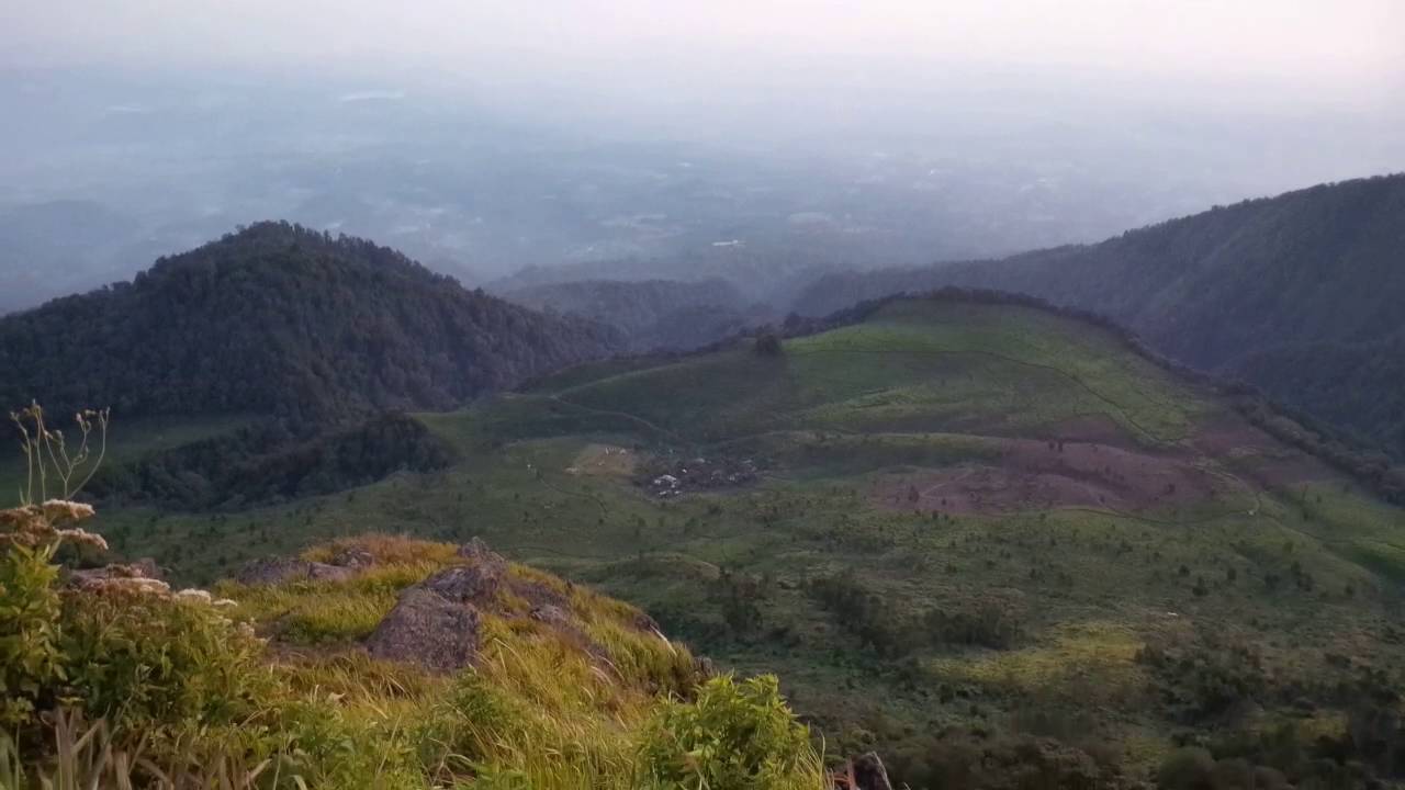https://mdw-travel-data-us-east-1.s3.amazonaws.com/img/country/Indonesia/Mount-Ungaran/img_02.jpg