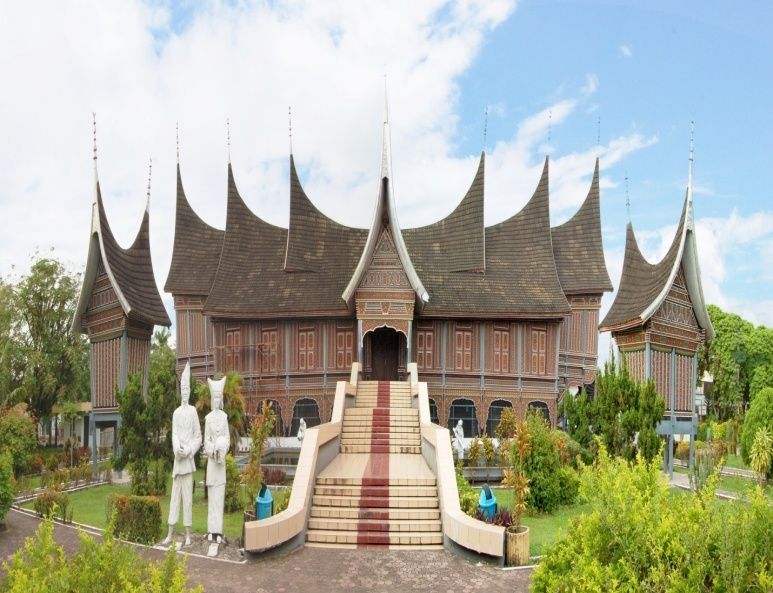 https://mdw-travel-data-us-east-1.s3.amazonaws.com/img/country/Indonesia/Museum-Adityawarman/img_01.jpg