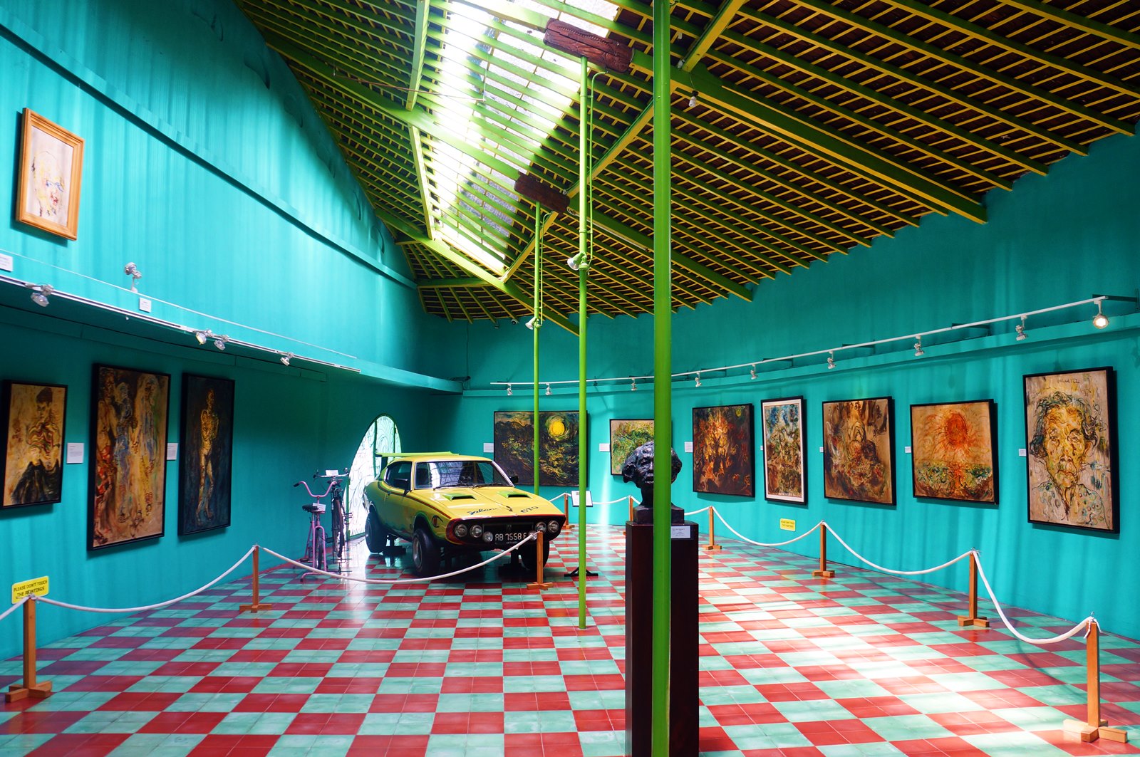 https://mdw-travel-data-us-east-1.s3.amazonaws.com/img/country/Indonesia/Museum-Affandi/img_01.jpg