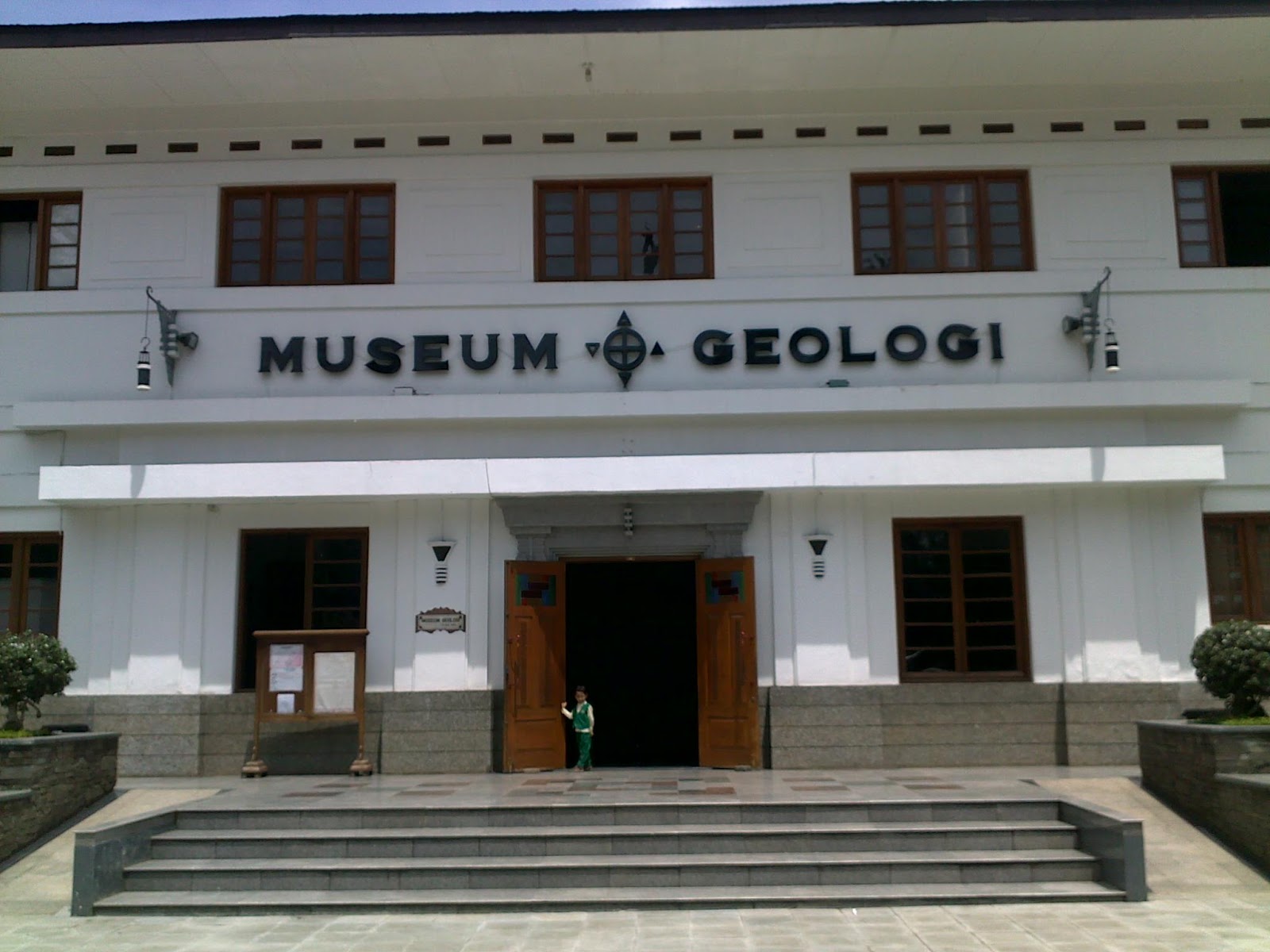 https://mdw-travel-data-us-east-1.s3.amazonaws.com/img/country/Indonesia/Museum-Mandala-Bhakti/img_02.jpg