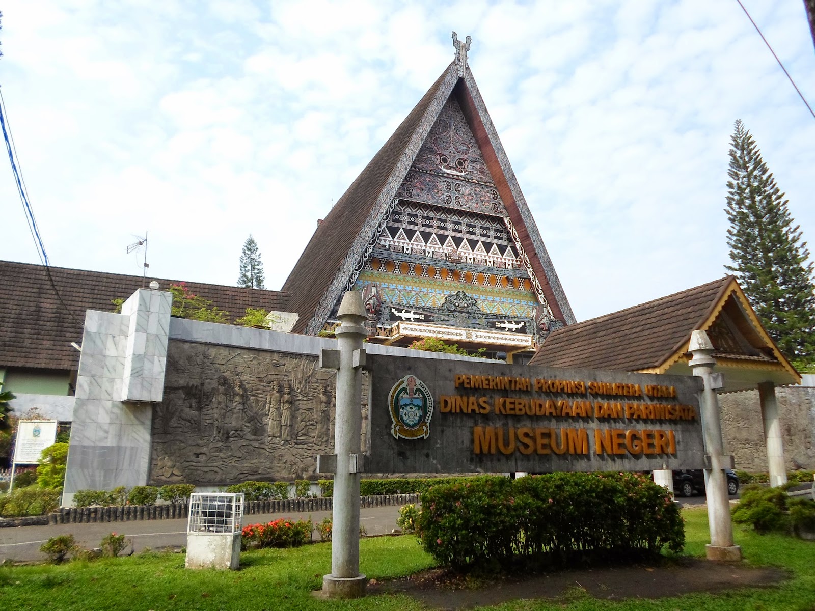 https://mdw-travel-data-us-east-1.s3.amazonaws.com/img/country/Indonesia/Museum-Negeri-Provinsi-Sumatera-Utara/img_00.jpg