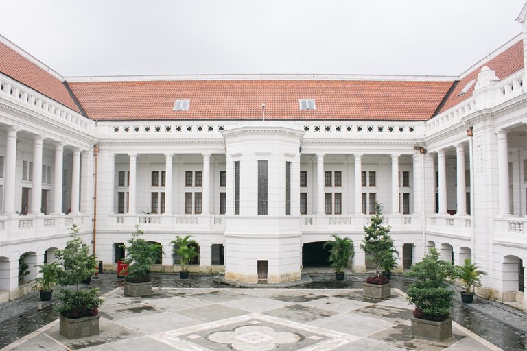 https://mdw-travel-data-us-east-1.s3.amazonaws.com/img/country/Indonesia/Museum-Postal-Indonesia/img_00.jpg