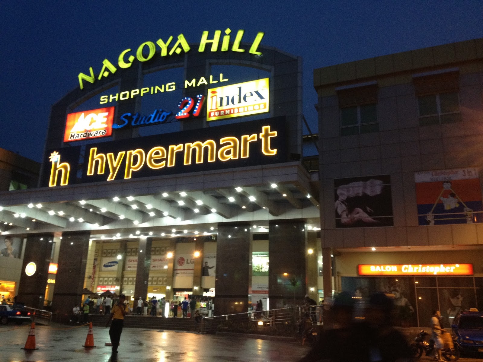https://mdw-travel-data-us-east-1.s3.amazonaws.com/img/country/Indonesia/Nagoya-Hill-Shopping-Mall/img_02.jpg