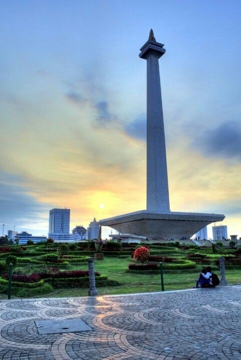 https://mdw-travel-data-us-east-1.s3.amazonaws.com/img/country/Indonesia/National-Monument/img_01.jpg