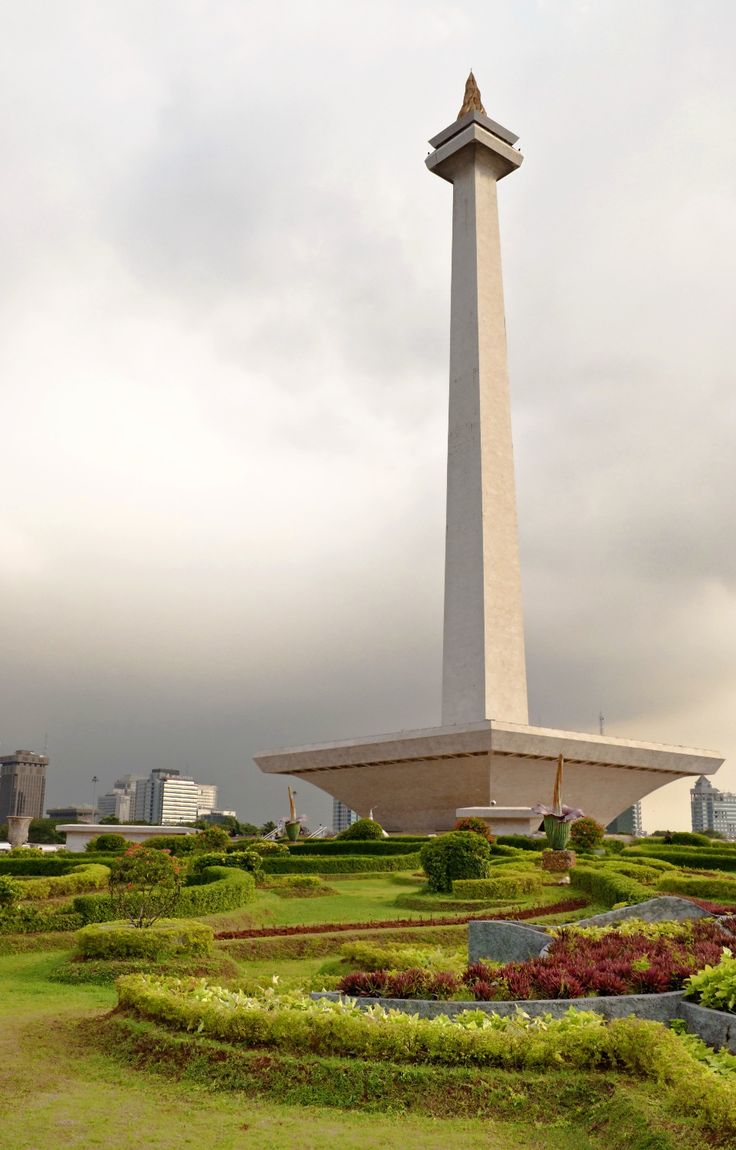 https://mdw-travel-data-us-east-1.s3.amazonaws.com/img/country/Indonesia/National-Monument/img_02.jpg