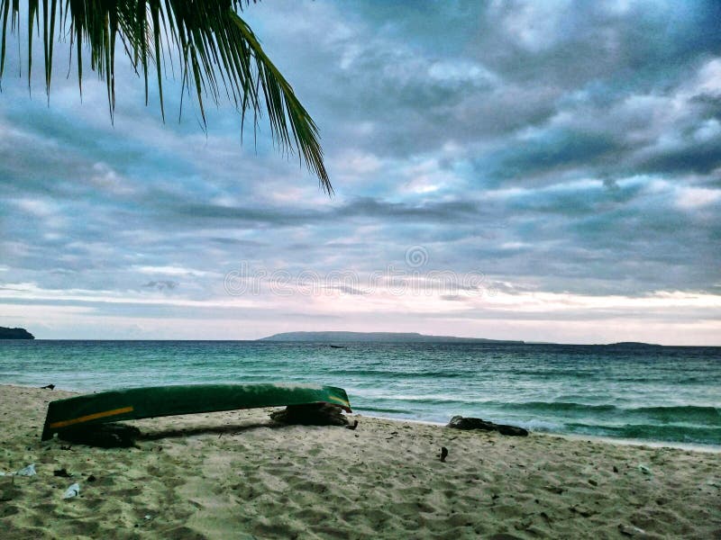https://mdw-travel-data-us-east-1.s3.amazonaws.com/img/country/Indonesia/Nirwana-Beach/img_02.jpg