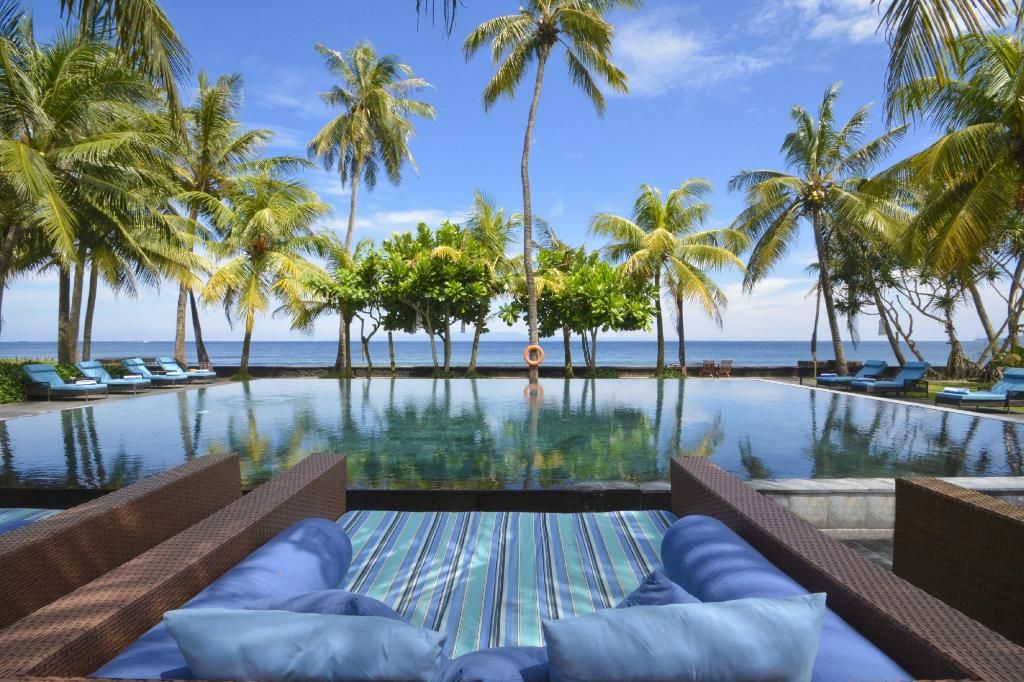 https://mdw-travel-data-us-east-1.s3.amazonaws.com/img/country/Indonesia/Nirwana-Beach/img_03.jpg
