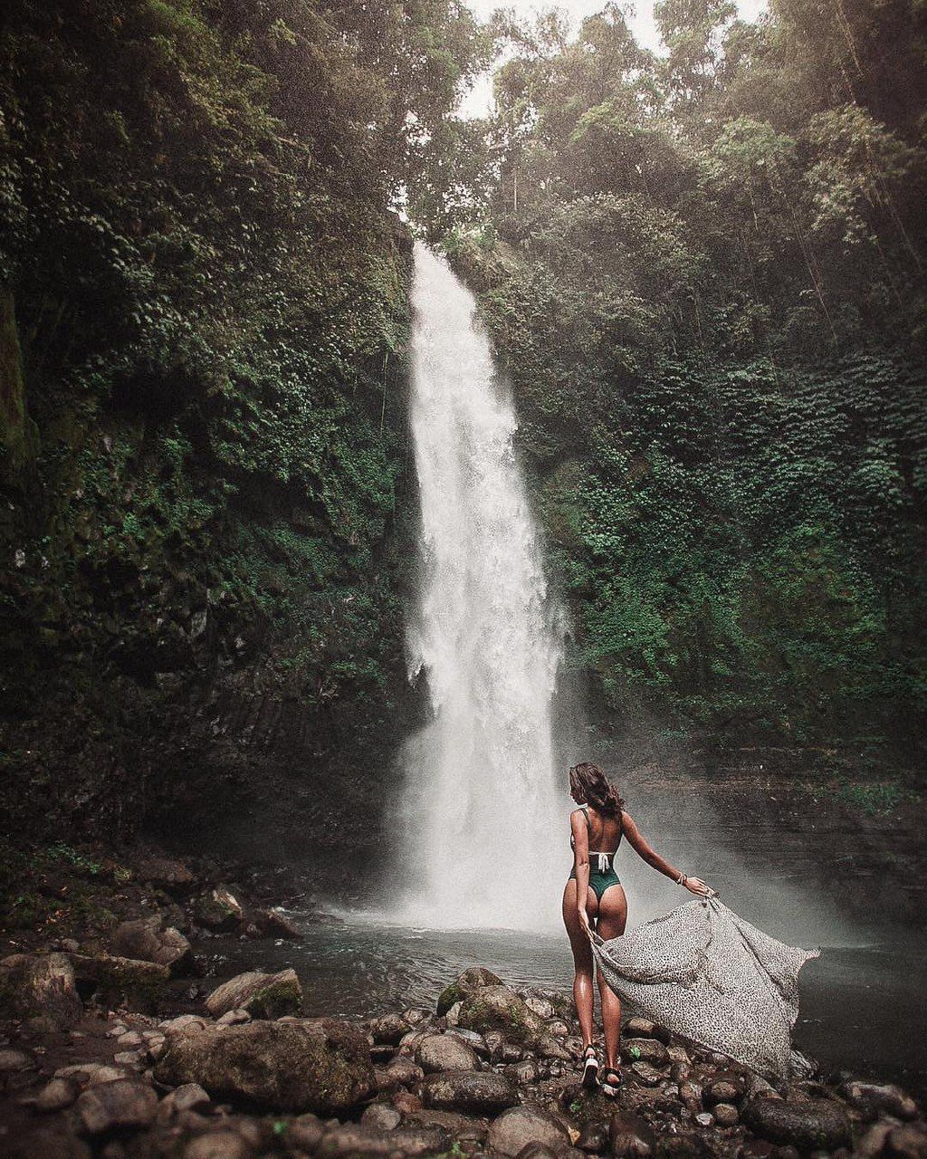 https://mdw-travel-data-us-east-1.s3.amazonaws.com/img/country/Indonesia/Nungnung-Waterfall/img_01.jpg