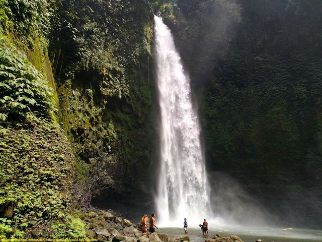 https://mdw-travel-data-us-east-1.s3.amazonaws.com/img/country/Indonesia/Nungnung-Waterfall/img_02.jpg