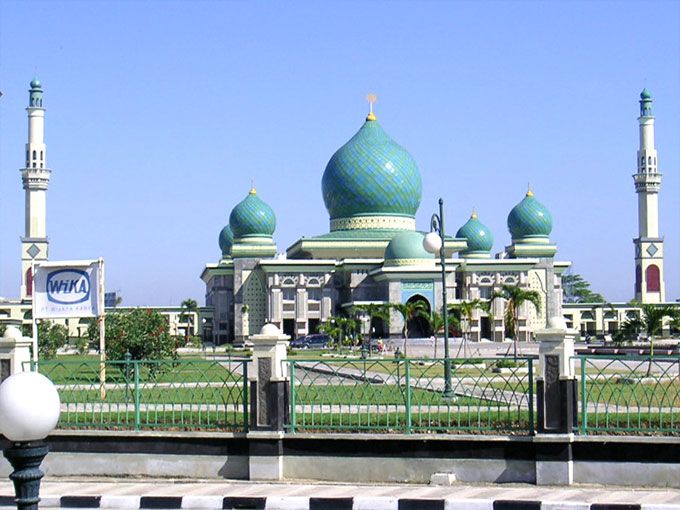https://mdw-travel-data-us-east-1.s3.amazonaws.com/img/country/Indonesia/Nur-Alam-Mosque/img_00.jpg