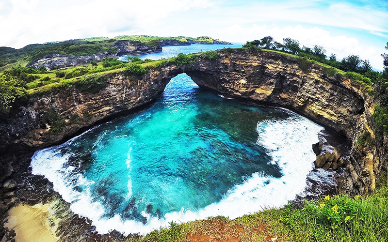 https://mdw-travel-data-us-east-1.s3.amazonaws.com/img/country/Indonesia/Nusa-Lembongan/img_00.jpg