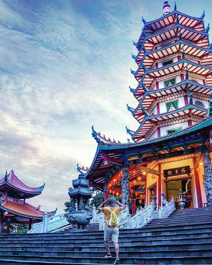 https://mdw-travel-data-us-east-1.s3.amazonaws.com/img/country/Indonesia/Pagoda-Avalokitesvara/img_01.jpg
