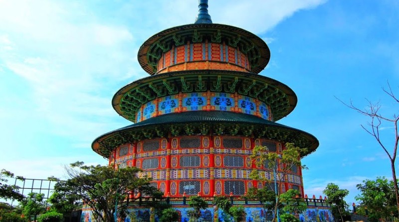 https://mdw-travel-data-us-east-1.s3.amazonaws.com/img/country/Indonesia/Pagoda-Tian-Ti/img_02.jpg