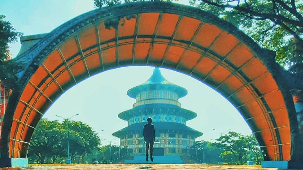 https://mdw-travel-data-us-east-1.s3.amazonaws.com/img/country/Indonesia/Pagoda-Tian-Ti/img_03.jpg