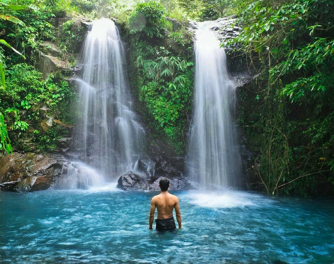 https://mdw-travel-data-us-east-1.s3.amazonaws.com/img/country/Indonesia/Pandeglang-Beach/img_02.jpg