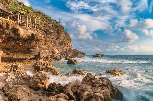 https://mdw-travel-data-us-east-1.s3.amazonaws.com/img/country/Indonesia/Pantai-Jogan/img_03.jpg