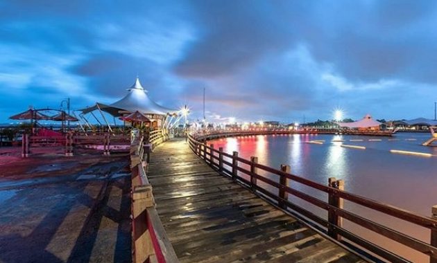 https://mdw-travel-data-us-east-1.s3.amazonaws.com/img/country/Indonesia/Pantai-Marina/img_01.jpg