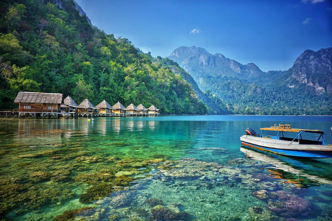 https://mdw-travel-data-us-east-1.s3.amazonaws.com/img/country/Indonesia/Pantai-Marina/img_02.jpg