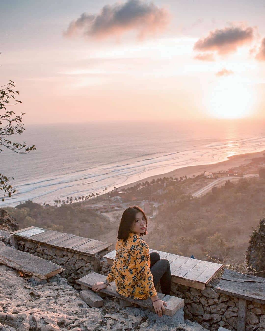 https://mdw-travel-data-us-east-1.s3.amazonaws.com/img/country/Indonesia/Paralayang-Batu/img_03.jpg