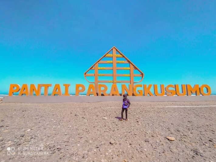 https://mdw-travel-data-us-east-1.s3.amazonaws.com/img/country/Indonesia/Parangkusumo-Sand-Dunes/img_02.jpg