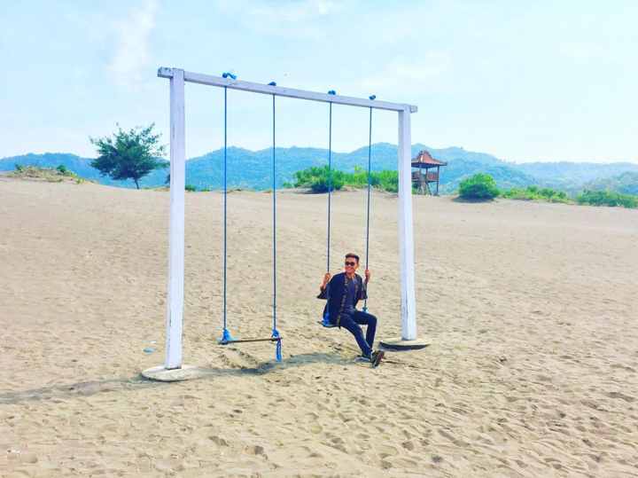 https://mdw-travel-data-us-east-1.s3.amazonaws.com/img/country/Indonesia/Parangkusumo-Sand-Dunes/img_05.jpg