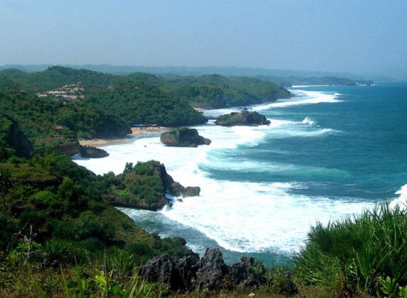 https://mdw-travel-data-us-east-1.s3.amazonaws.com/img/country/Indonesia/Parangtritis-Beach/img_01.jpg