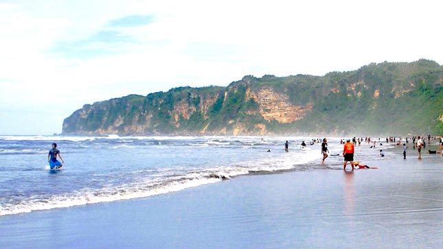 https://mdw-travel-data-us-east-1.s3.amazonaws.com/img/country/Indonesia/Parangtritis-Beach/img_02.jpg