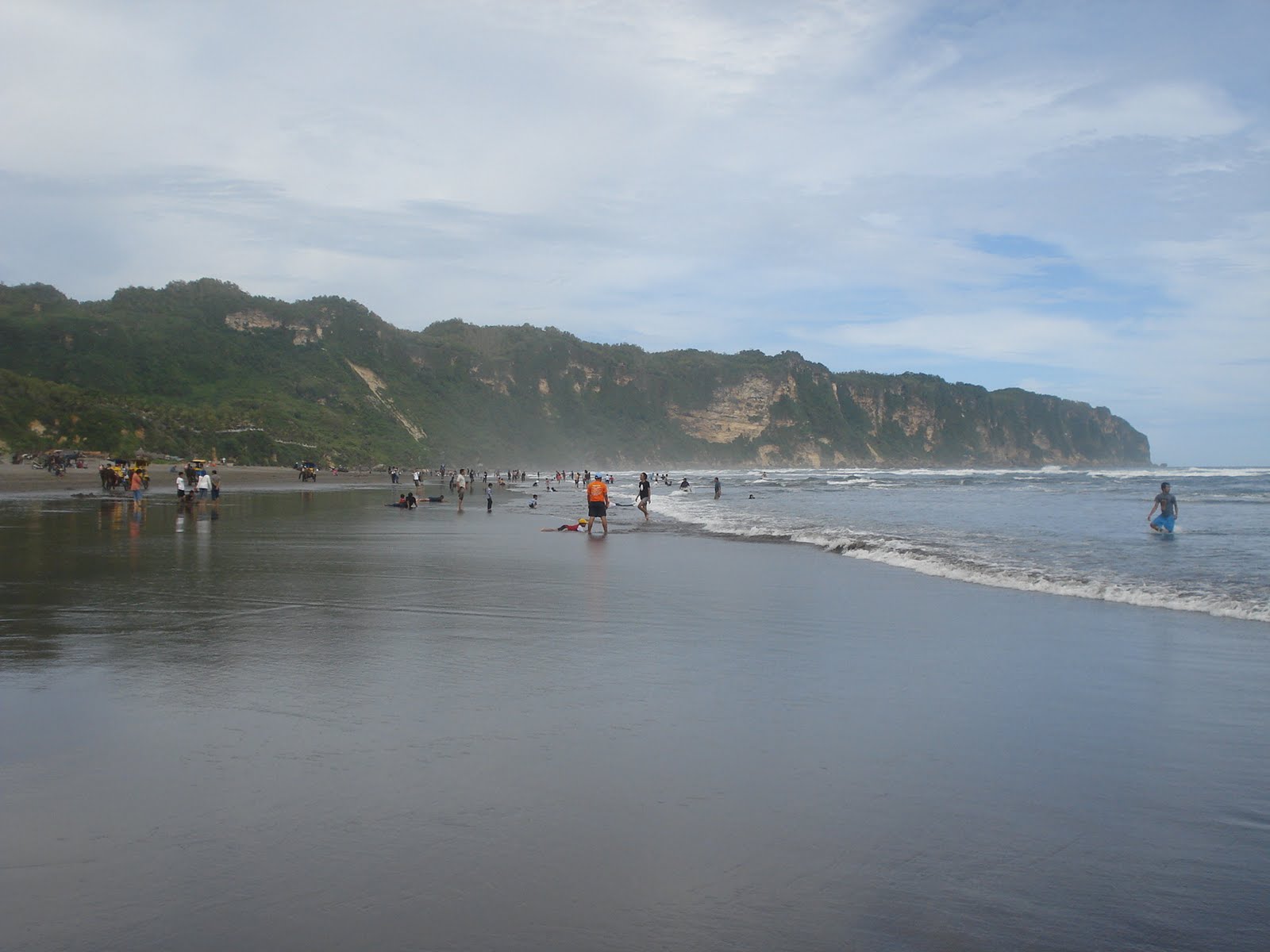 https://mdw-travel-data-us-east-1.s3.amazonaws.com/img/country/Indonesia/Parangtritis-Beach/img_03.jpg