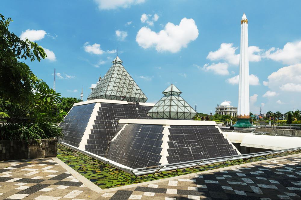 https://mdw-travel-data-us-east-1.s3.amazonaws.com/img/country/Indonesia/Pasar-Gede-Surabaya/img_02.jpg