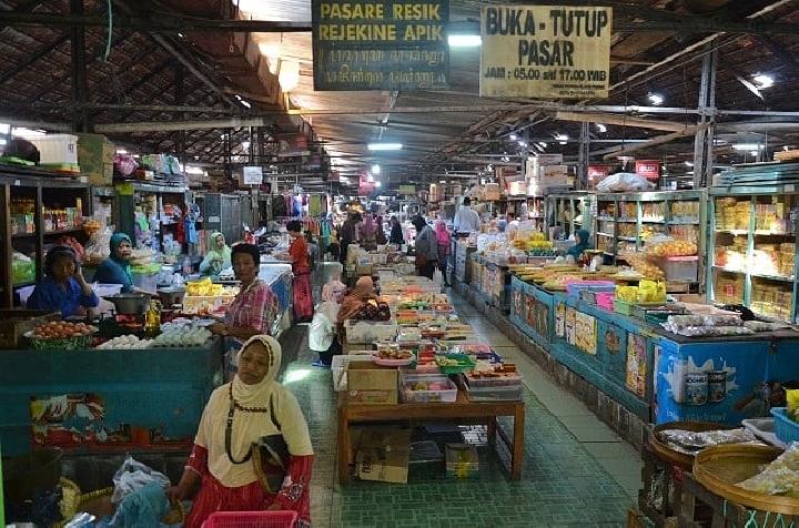 https://mdw-travel-data-us-east-1.s3.amazonaws.com/img/country/Indonesia/Pasar-Gede-Surabaya/img_03.jpg