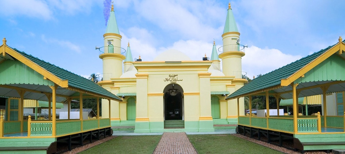 https://mdw-travel-data-us-east-1.s3.amazonaws.com/img/country/Indonesia/Penyengat-Island/img_03.jpg